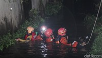 Hingga malam, titik pencarian diperluas dari Pamulang Estate ke Pamulang Indah.