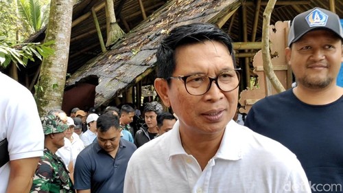 Bupati Badung I Wayan Adi Arnawa saat ditemui seusai kegiatan gotong royong tanam pohon di Abiansemal, Badung, Bali, Minggu (26/10/2026). (Foto: Agus Eka/detikBali)