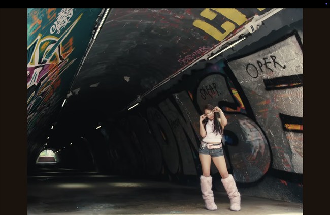 Lewat ‘love so sweet’, Dita Karang mencoba genre R&B yang berbeda dari rilisan grup KPop Secret Number dan menonjolkan kemampuan vokalnya. Foto: Instagram