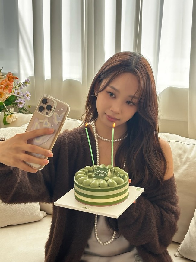 Nama Dita Karang melejit usai diperkenalkan sebagai personel grup KPop Secret Number pada tahun 2020. Terlebih ia terungkap memiliki darah bangsawan kerajaan Bali dari ayahnya. Foto: Instagram