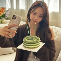 Nama Dita Karang melejit usai diperkenalkan sebagai personel grup KPop Secret Number pada tahun 2020. Terlebih ia terungkap memiliki darah bangsawan kerajaan Bali dari ayahnya. Foto: Instagram