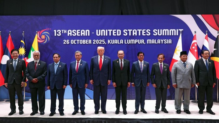 Donald Trump dan Para Pemimpin ASEAN Donald Trump dan Para Pemimpin ASEAN