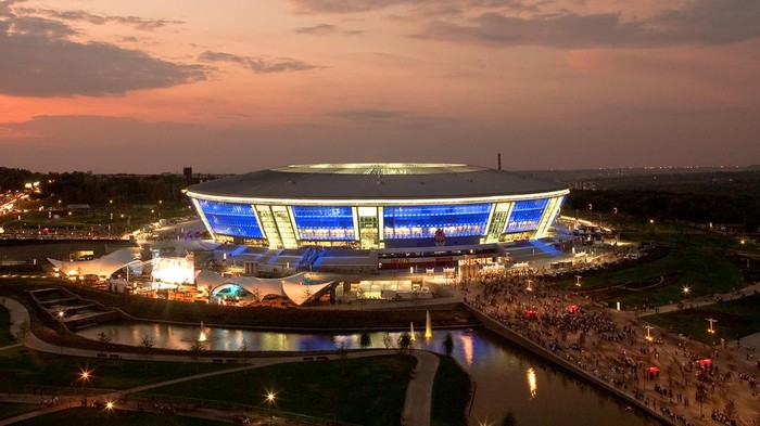Donbass Arena Donbass Arena, salah satu stadion termegah di Eropa yang kini terbengkalai.