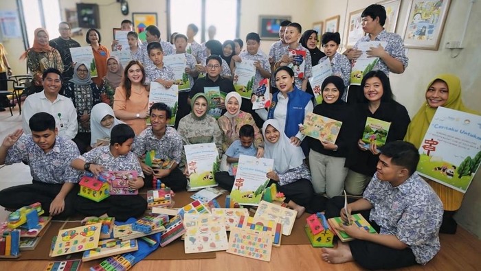 Fatma Saifullah Yusuf Tinjau UMKM Disabilitas dan Siapkan Karya untuk HDI 2025 Fatma Saifullah Yusuf Tinjau UMKM Disabilitas dan Siapkan Karya untuk HDI 2025