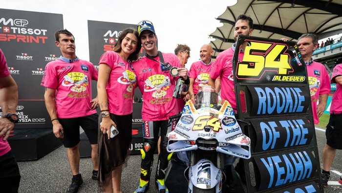 Fermin Aldeguer Fermin Aldeguer mengunci gelar rookie of the year MotoGP 2025.