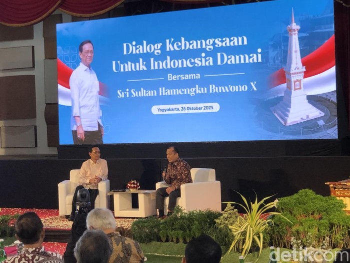 Forum Sambung Rasa Kebangsaan Untuk Indonesia Damai di Sasono Hinggil, Alun-alun Selatan Keraton Jogja, Minggu (26/10/2025). Forum Sambung Rasa Kebangsaan Untuk Indonesia Damai di Sasono Hinggil, Alun-alun Selatan Keraton Jogja, Minggu (26/10/2025).