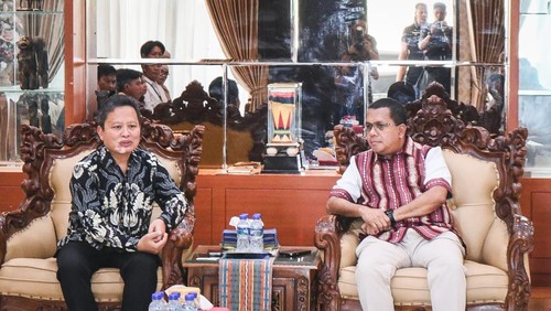 Gubernur NTT Melki Laka Lena menerima kunjungan Direktorat Jenderal Diplomasi, Promosi, dan Kerja Sama Kebudayaan, Kementerian Kebudayaan, di Rujab Gubernur NTT, Minggu (26/10/2025). (Foto: Dok. Pemprov NTT)