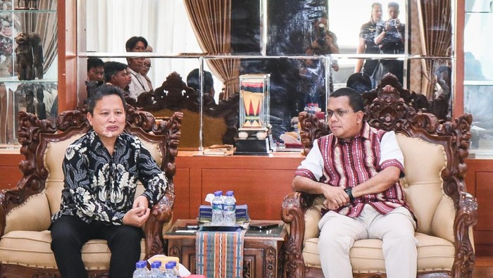Gubernur NTT Melki Laka Lena menerima kunjungan Direktorat Jenderal Diplomasi, Promosi, dan Kerja Sama Kebudayaan, Kementerian Kebudayaan, di Rujab Gubernur NTT, Minggu (26/10/2025). (Foto: Dok. Pemprov NTT) Gubernur NTT Melki Laka Lena menerima kunjungan Direktorat Jenderal Diplomasi, Promosi, dan Kerja Sama Kebudayaan, Kementerian Kebudayaan, di Rujab Gubernur NTT, Minggu (26/10/2025). (Foto: Dok. Pemprov NTT)