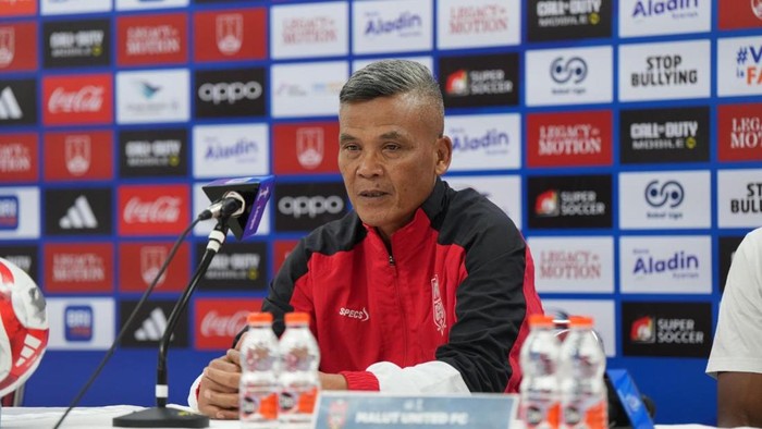 Hendri Susilo Pelatih Malut United Hendri Susilo.