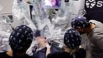 Intip Dokter Lakukan Operasi Robotik Pertama dari Ribuan Kilometer via Internet