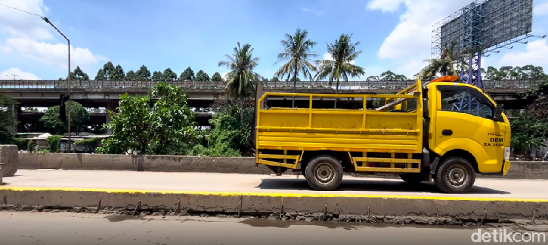 Jalan Tinggi Sebelah di Jakarta Utara