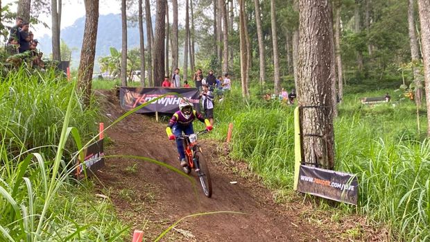 Kejuaraan balap sepeda gunung 76 Indonesian Downhill (IDH) Kejuaraan balap sepeda gunung 76 Indonesian Downhill (IDH)