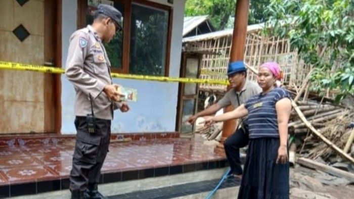 Lokasi pembacokan nenek di Pasuruan pada Minggu dini hari. Lokasi pembacokan nenek di Pasuruan pada Minggu dini hari.