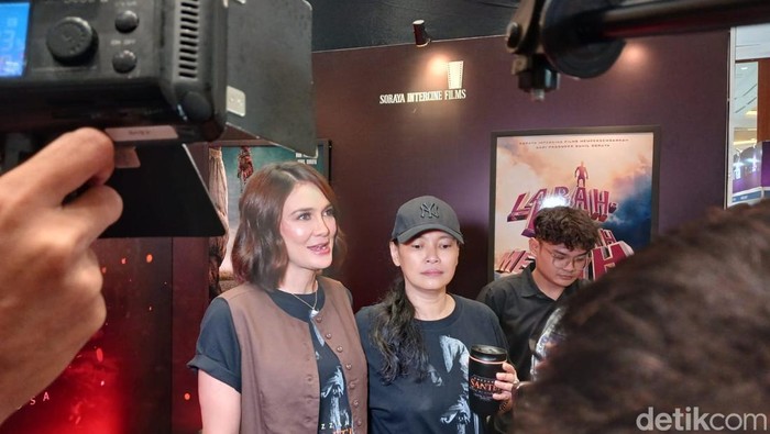Luna Maya Luna Maya saat hadiri acara film Suzzanna: Santet Dosa di Atas Dosa.