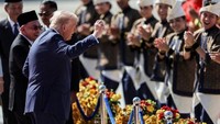 Momen Trump Joget 'Tipis-tipis' Saat Disambut Anwar Ibrahim di Malaysia Momen Trump Joget 'Tipis-tipis' Saat Disambut Anwar Ibrahim di Malaysia