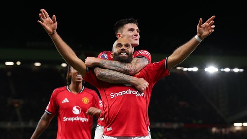 MANCHESTER, ENGLAND - OCTOBER 25: Bryan Mbeumo of Manchester United celebrates after scoring their sides third goal during the Premier League match between Manchester United and Brighton & Hove Albion at Old Trafford on October 25, 2025 in Manchester, England. (Photo by James Gill - Danehouse/Getty Images)