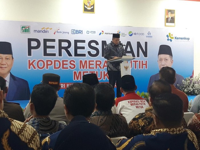 Menteri Koperasi Ferry Juliantono, meresmikan Koperasi Desa Merah Putih di Desa Metuk, Mojosongo, Boyolali, Minggu (26/10/2025). Menteri Koperasi Ferry Juliantono, meresmikan Koperasi Desa Merah Putih di Desa Metuk, Mojosongo, Boyolali, Minggu (26/10/2025).