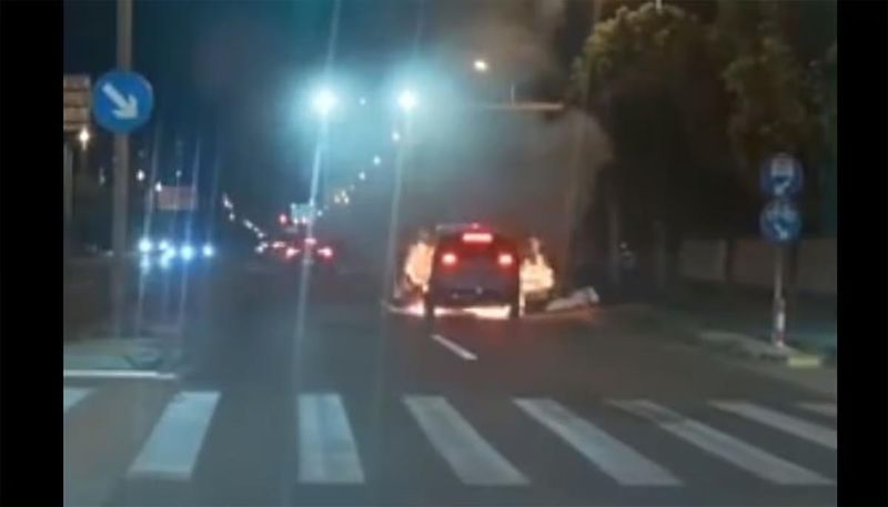 Mobil listrik Li Auto Mega terbakar saat dikendarai Mobil listrik Li Auto Mega terbakar saat dikendarai
