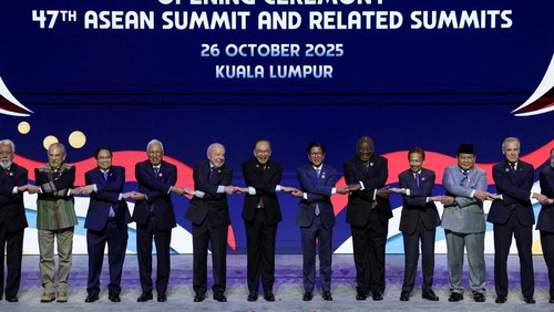 Malaysias Prime Minister Anwar Ibrahim poses with Timor-Lestes Prime Minister Kay Rala Xanana Gusmao, Timor-Lestes President Jose Ramos-Horta, Vietnams Prime Minister Pham Minh Chinh, European Council President Antonio Costa, Brazils President Luiz Inacio Lula da Silva, Philippines’s President Ferdinand Bongbong Marcos Jr., South Africa’s President Cyril Ramaphosa, Brunei’s Sultan Hassanal Bolkiah, Indonesia’s President Prabowo Subianto and Canada’s Prime Minister Mark Carney during the opening ceremony of the 47th ASEAN Summit and Related Summits in Kuala Lumpur, Malaysia October 26, 2025. REUTERS/Chalinee Thirasupa      TPX IMAGES OF THE DAY