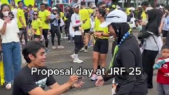 Viral! Lamaran Kalcer di Jakarta Running Festival, Bikin Warganet Baper Viral! Lamaran Kalcer di Jakarta Running Festival, Bikin Warganet Baper