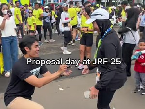 Viral! Lamaran Kalcer di Jakarta Running Festival, Bikin Warganet Baper
