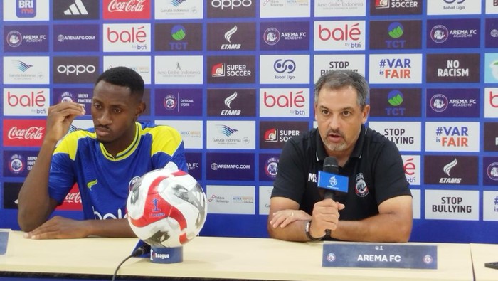 Pelatih Arema FC Marcos Santos saat konferensi pers Pelatih Arema FC Marcos Santos saat konferensi pers