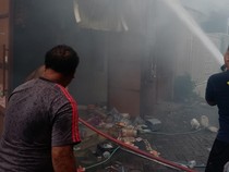 Dua Orang Luka Saat Padamkan Rumah Pengusaha Sound System di Surabaya