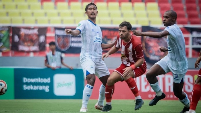 Pemain Deltras, Rian Almeida, mendapat kawalan ketat dari pemain PSIS, Minggu (26/5/2025). Pemain Deltras, Rian Almeida, mendapat kawalan ketat dari pemain PSIS, Minggu (26/5/2025).