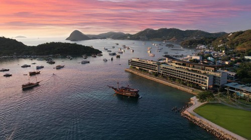 Pemandangan lokasi Komodo Waterfront Festival 2025 di Labuan Bajo, Manggarai Barat, NTT pada 15-22 November 2025 (Dok. Panitia Komodo Waterfront Festival 2025)