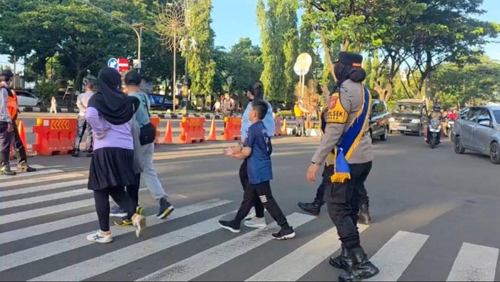 Personel Mojang Lodaya Polwan Polres Bogor melaksanakan patroli di Car Free Day. (dok.istimewa) Personel Mojang Lodaya Polwan Polres Bogor melaksanakan patroli di Car Free Day. (dok.istimewa)