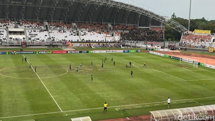 Pertandingan Sriwijaya FC melawan Bekasi City di JSC Palembang Pertandingan Sriwijaya FC melawan Bekasi City di JSC Palembang