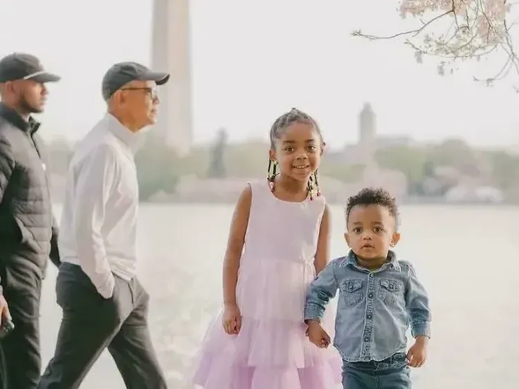 Photobomber! Momen Perusak Foto yang Bikin 100% Gagal Fokus