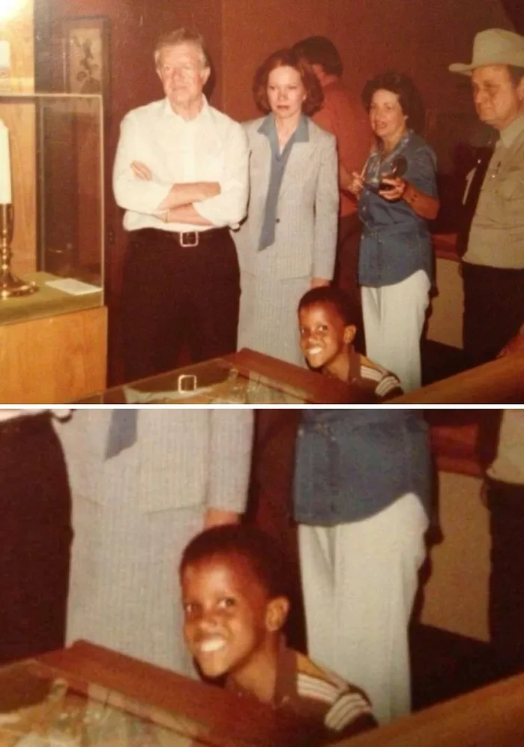Photobomber! Momen Perusak Foto yang Bikin 100% Gagal Fokus Bukan salah kameranya, tapi mereka yang tiba-tiba in frame dan bikin gagal fokus. Ini dia kumpulan photobomber legendaris yang bikin senyum.