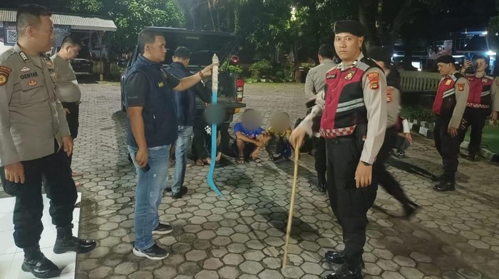 Polisi amankan remaja di Lubuklinggau yang akan melakukan aksi tawuran Polisi amankan remaja di Lubuklinggau yang akan melakukan aksi tawuran