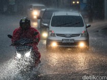 Potret Hujan Disertai Angin Kencang Mengguyur Wilayah Tangsel