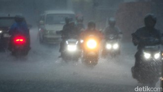 Siklon Bakung Bakal Muncul Malam Ini, Warga Sumbar-Jabar Diminta Waspada