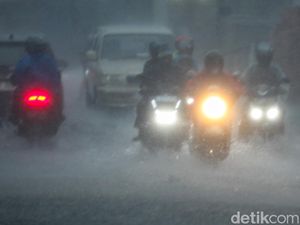 Siklon Bakung Bakal Muncul Malam Ini, Warga Sumbar-Jabar Diminta Waspada