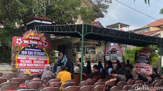 Rumah Duka Korban Kecelakaan Suasana rumah duka korban kecelakaan di Bendan Ngisor, Kecamatan Gajahmungkur, Kota Semarang, Minggu (26/10/2025).