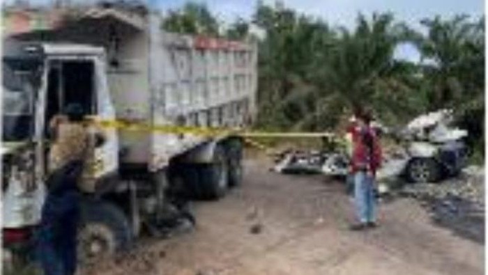 Saat pihak kepolisian melakukan olah TKP di lokasi kejadian di Muara Enim Saat pihak kepolisian melakukan olah TKP di lokasi kejadian di Muara Enim