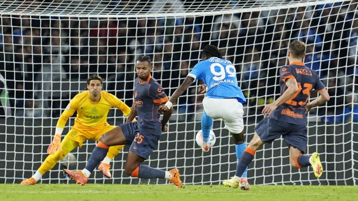 Napoli sikat Inter Milan di lanjutan Liga Italia. (Foto: REUTERS/MATTEO CIAMBELLI)