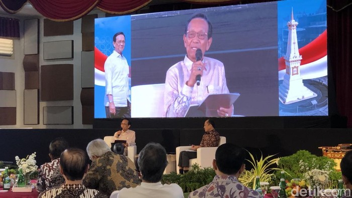 Sultan HB X Forum Sambung Rasa Kebangsaan Untuk Indonesia Damai di Sasono Hinggil, Alun-alun Selatan Keraton Jogja, Minggu (26/10).