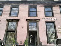 Ngopi di Toko Merah, Ngopi di Kafe dengan Nuansa Batavia