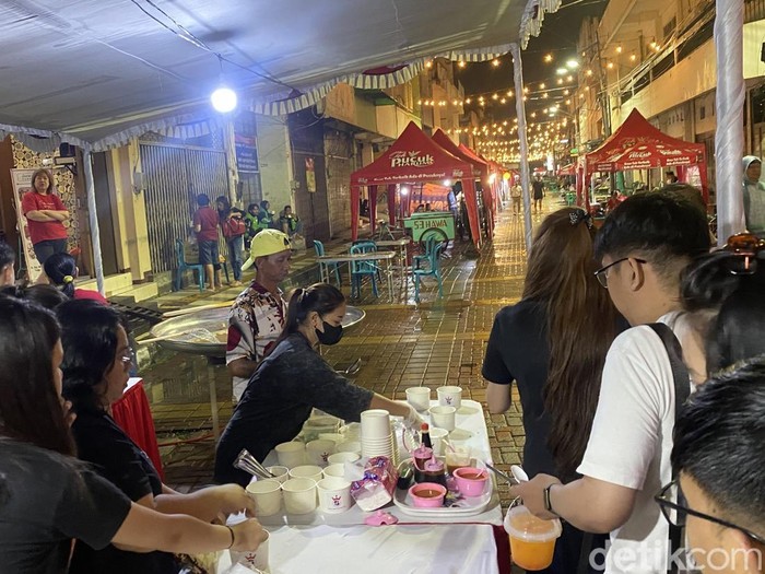 Waroeng Semawis di Jalan Kranggan Dalam, Kelurahan Kauman, Kota Semarang, Minggu (26/10/2025). Waroeng Semawis di Jalan Kranggan Dalam, Kelurahan Kauman,Kota Semarang, Minggu (26/10/2025).