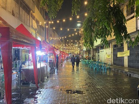 Waroeng Semawis di Jalan Kranggan Dalam, Kelurahan Kauman, Kota Semarang, Minggu (26/10/2025). Waroeng Semawis di Jalan Kranggan Dalam, Kelurahan Kauman,Kota Semarang, Minggu (26/10/2025).