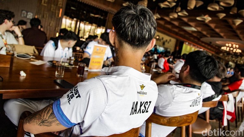 Seluruh tim eSport Free Fire sudah tiba ke Jakarta menjelang Free Fire World Series (FFWS) Global Finals 2025. Mereka siap bertanding akhir bulan ini, Senin (27/10/2025).