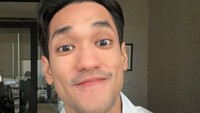 Gaya Afgan Pamer Foto Tanpa Kacamata, Curi Atensi Gaya Afgan Pamer Foto Tanpa Kacamata, Curi Atensi