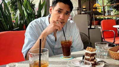 Seru! Pose Afgan Ketika Ngopi Santai hingga Nikmati BBQ Korea