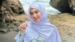 Baby Margaretha Lagi Belajar Berhijab Baby Margaretha Lagi Belajar Berhijab