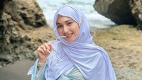 Baby Margaretha Lagi Belajar Berhijab Baby Margaretha Lagi Belajar Berhijab