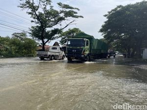 Pantura Pati Kebanjiran Pagi Ini, Lalu Lintas Merayap